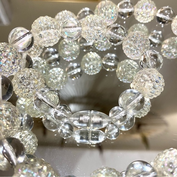 Vintage Lucite Beaded Necklace Clear Translucent Snowball Barrel Clasp 18” - Picture 4 of 5